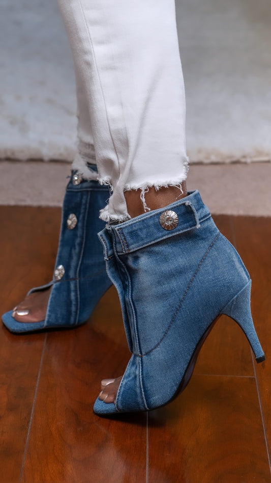 Seasonal Shoe Trends: What's Hot Right Now?